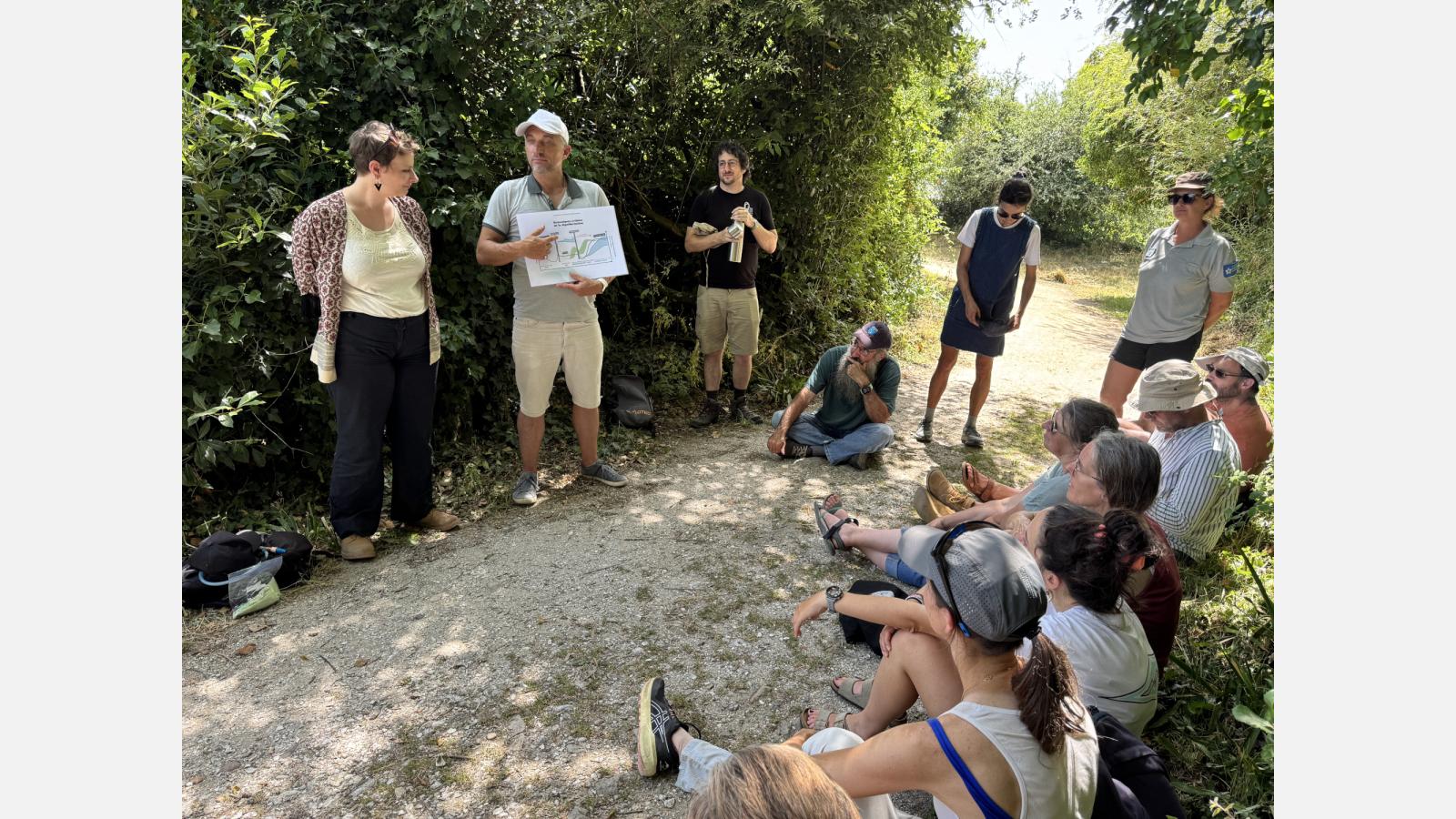Visite terrain sur le thème des marais littoraux ©M. Renard - EPAGA